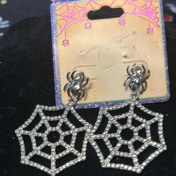 Halloween pierced earrings The top is a silver spider with two rhinestones.​ - Picture 1 of 2